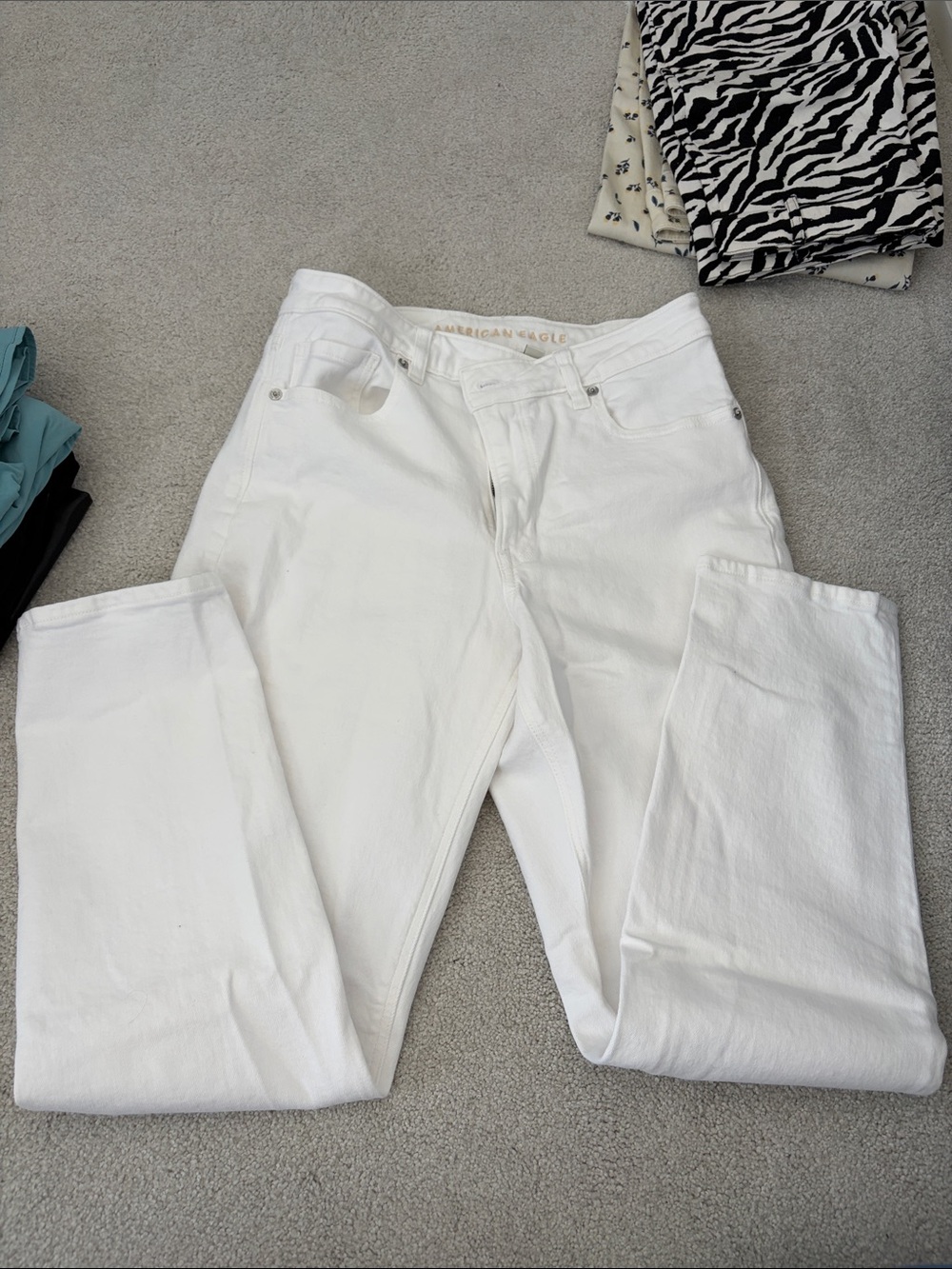 American Eagle Outfitters White Straight Jeans - Size 6